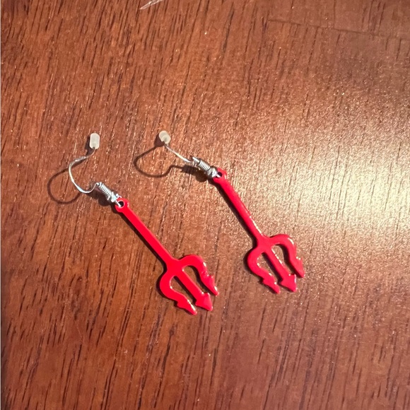 Devil pitchfork dangle earrings - Picture 2 of 2